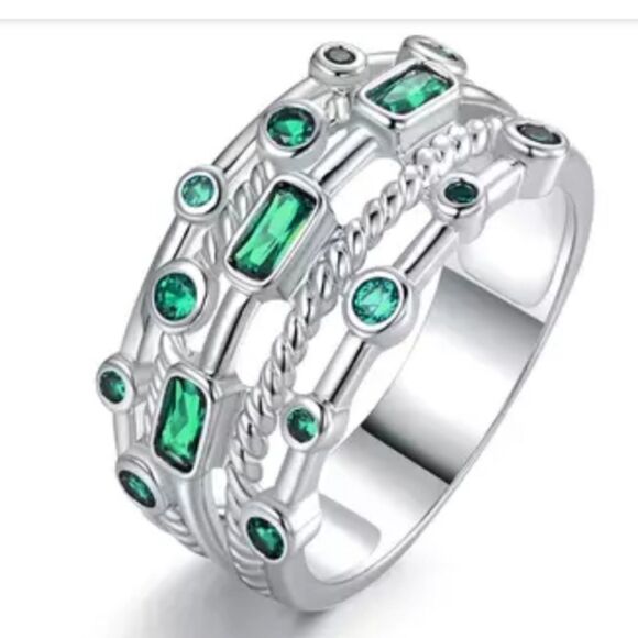 Sterling silver Emerald ring size 6.5 - Picture 2 of 2